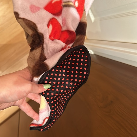 NWT VALENTINES DAY FOOTED ONSESIE - Picture 4 of 8